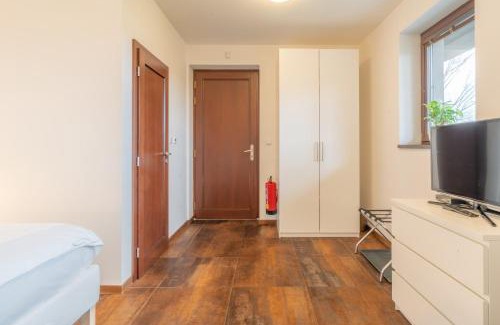 Semice Casa | Rooms & Restaurace Na Jitrách