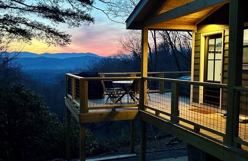 Spruce Pine Casa | "Rooms with a View" newly renovated rustic modern home with stunning BRM views