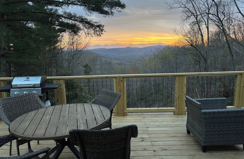 Spruce Pine Casa | "Rooms with a View" newly renovated rustic modern home with stunning BRM views