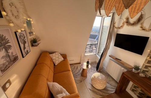 Quartier de la Folie-Mericourt Casa | Rooms with fabulous view on Paris roofs