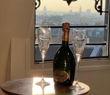 Quartier de la Folie-Mericourt Casa | Rooms with fabulous view on Paris roofs