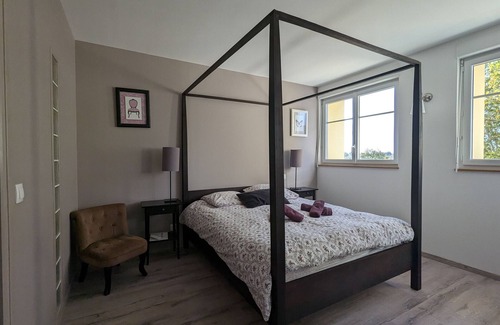 Fontguenand Cama Y Desayuno | Habitaciones con mesa de huéspedes en Berry, cerca del Zoo de Beauval, aparcamiento