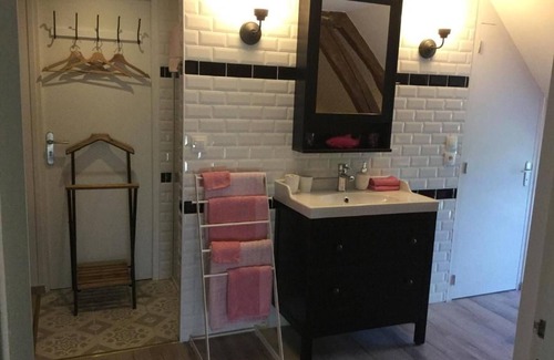 Fontguenand Cama Y Desayuno | Habitaciones con mesa de huéspedes en Berry, cerca del Zoo de Beauval, aparcamiento