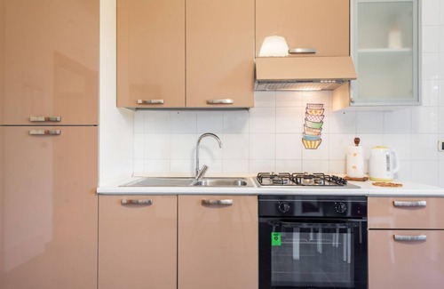 Municipio 2 Apartamento | Roomy 125sqm Apartment with terrace and parking space!