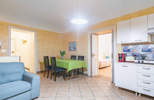 Centro Storico Apartamento | Pretoria Square Roomy Flat with Balconies x8