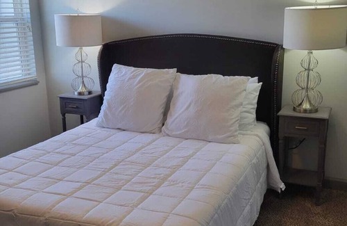 Eastwood Apartamento | Roomy 1bedroom w/salt pool & gym