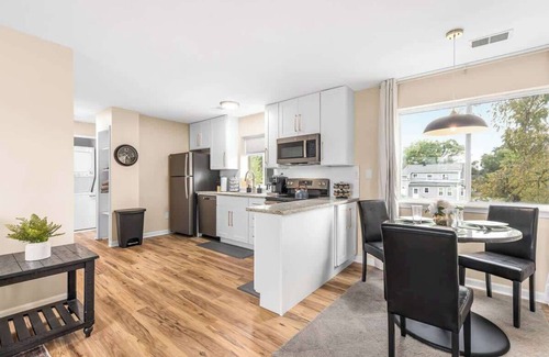 Roseville Apartamento | Roomy 1BR Upper Flat in the Heart of Roseville