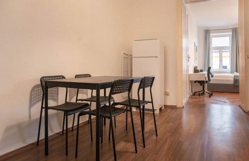 Wahring Apartamento | Roomy 2BR Apt. Near AKH -Perfect for Longstays