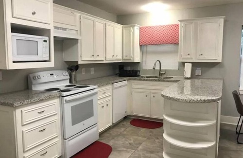 Riverside Terrace Casa | Roomy 3/2 close to University of houston, TX Med Center, NRG, Downtown, & Parks