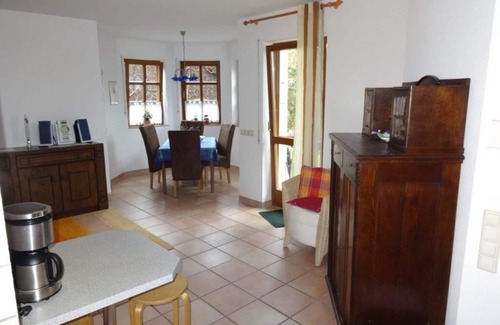 Queichhambach Apartamento | Amplio apartamento de 3 estrellas, situado en las afueras con vistas a las Trifels castillo