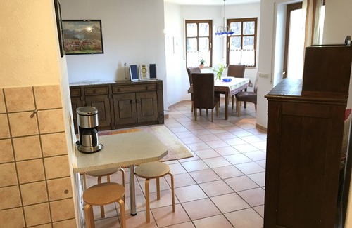 Queichhambach Apartamento | Amplio apartamento de 3 estrellas, situado en las afueras con vistas a las Trifels castillo