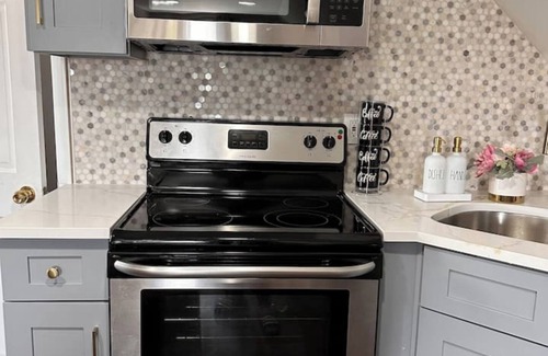 North Valley Stream Casa | Roomy 4BR 8 min to JFK