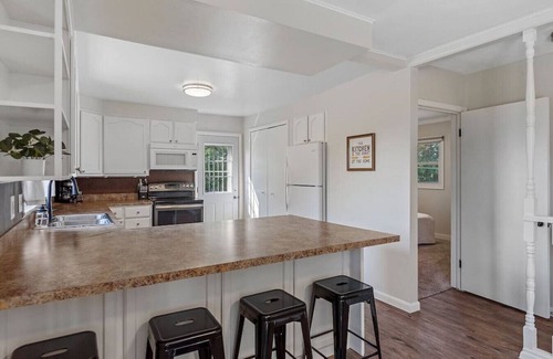 Rapid City Casa | Roomy 5-Bed 3-Bath-Fire Place- Large Outdoor Space