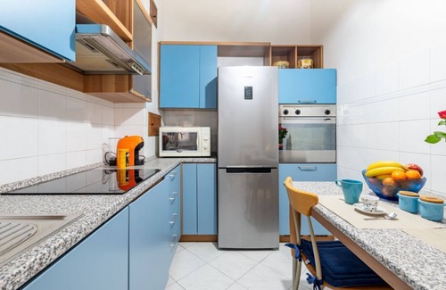 Parma City Centre Apartamento | Parma Station Colorful Apartment with Balcony x5