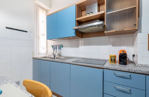 Parma City Centre Apartamento | Parma Station Colorful Apartment with Balcony x5