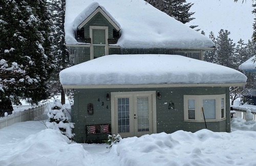 McCloud Casa | Roomy and fabulous home in the heart of historic Downtown McCloud!