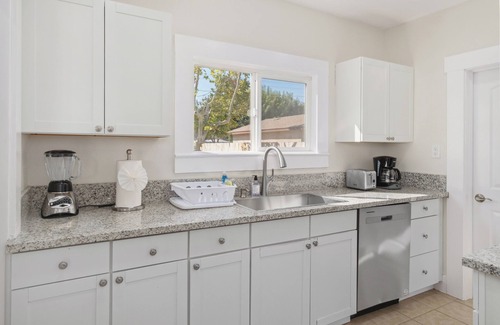 Raisin Casa | Roomy/Comfy 2B/1Bth w Dinning Room