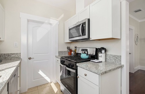 Raisin Casa | Roomy/Comfy 2B/1Bth w Dinning Room