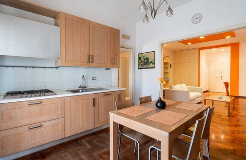 Municipio 2 Apartamento | Roomy Family Apartment by Wonderful Italy