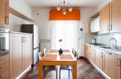 Municipio 2 Apartamento | Roomy Family Apartment by Wonderful Italy