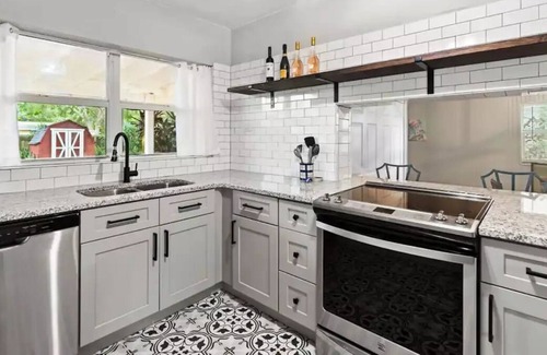 Disston Heights Casa | Roomy home in the trees