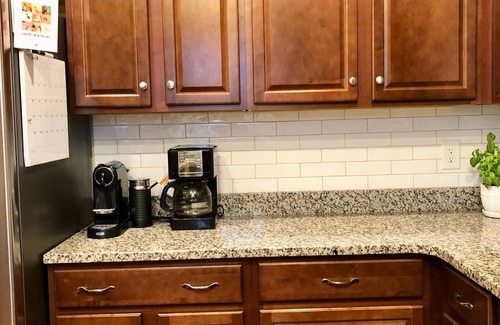 Leland Casa | Roomy house close to the beaches! Community pool +bar room and garage
