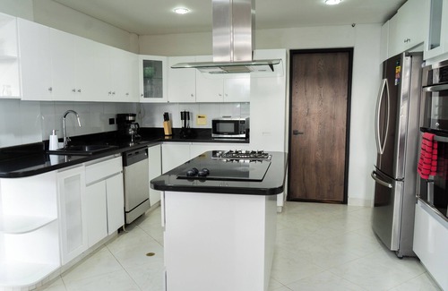 El Tesoro Casa | ROOMY HOUSE IN POBLADO/JACCUZZI/AC/VISITORS ALLOWED