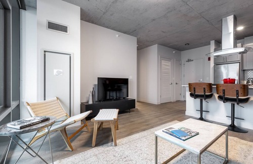 Lake View East Apartamento | Roomy Lakeview 1BR w/ W/D, Gym, near Lakefront Trail, by Blueground