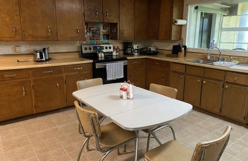 Mills River Casa | Roomy. older home. Good for groups! Good location for forest, and towns.