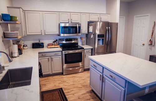 Power Ranch Casa | Roomy & Remodeled Modern Hacienda—5 bd 3.5 ba, 2 Masters and 3 kings!