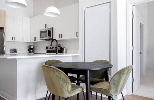 Lower Washington - Mount Hope Apartamento | Roomy Roslindale 2BR w/ Gym & W/D, walk to T stop, by Blueground