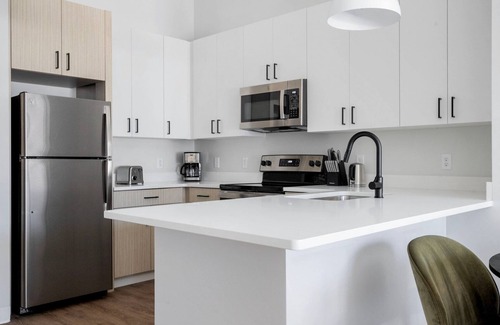 Lower Washington - Mount Hope Apartamento | Roomy Roslindale 2BR w/ Gym & W/D, walk to T stop, by Blueground