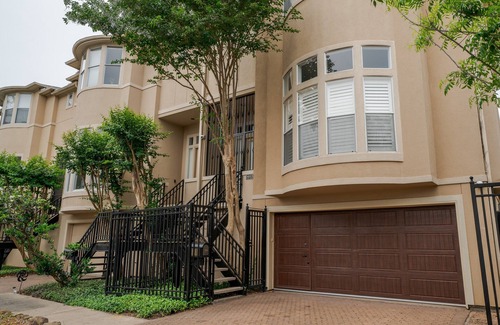 Hyde Park Casa | Roomy Stay in Houston’s River Oaks District! 3BR, 3.5BA, Prime Location!