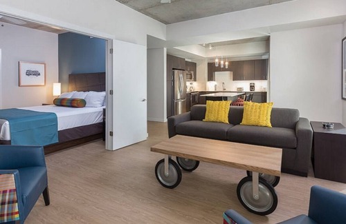 Civic District Complejo | Roomy Studio at Austin Resort! Complete with Rooftop Pool, Fire Pit, and More!