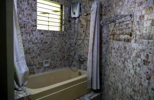 Quezon City Casa | Roosevelt Avenue Penthouse (5 habitaciones, 5 baños)