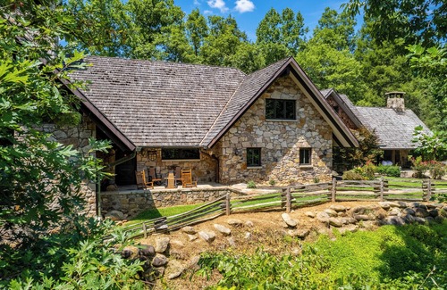 Gatlinburg - Pigeon Forge Cabina | Roosevelt Lodge: Majestic Lodge with Everything to Make your Perfect Vacation Great!