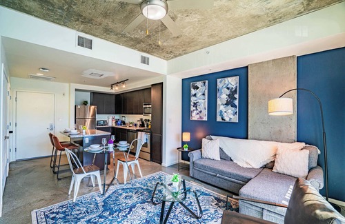 Evans Churchill Apartamento | Roosevelt Row 1BD Apartment in CDT with Gym Pool Parking