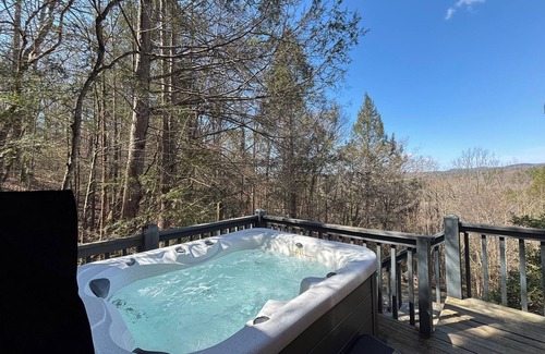 Townsend Cabina | Rooster's Perch Cabin at Country Manor Acres in Townsend, TN