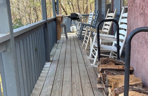Townsend Cabina | Rooster's Perch Cabin at Country Manor Acres in Townsend, TN