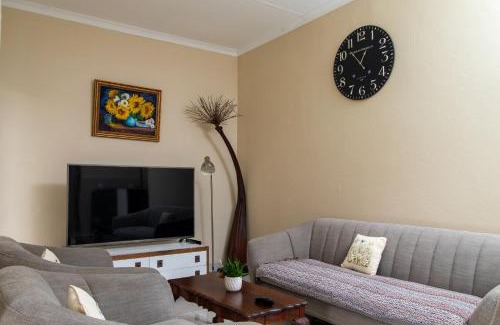Port Elizabeth Apartamento | Roots Self Catering Unit 1
