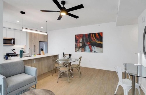 Evans Churchill Apartamento | Roro 2BR nr Shops & ASU | Mins to Airport | Pet-friendly