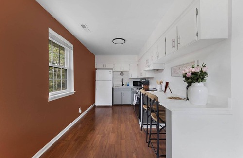 Edgehill Casa | Rosé Bungalow - 1.5 Miles to Broadway
