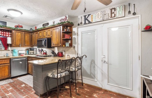 Shawnee Casa | Rosa St. Retreat