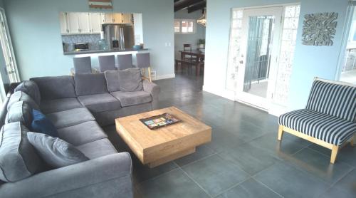 La Joya Casa | Rosarito Beach House- Spacious, Central, Beach View, & Sleeps 14