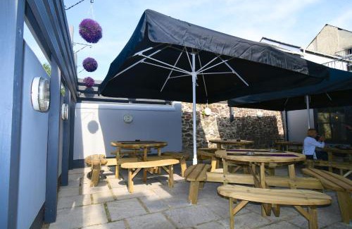 Carmarthen Hotel | Rose and Crown Hotel