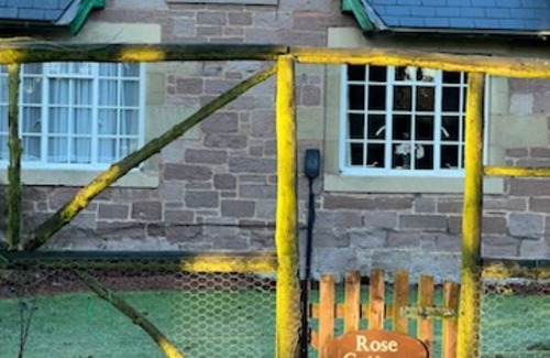 Paxton Cabaña | Rose Cottage - Charming Cottage in the Grounds of a Private Country House Estate