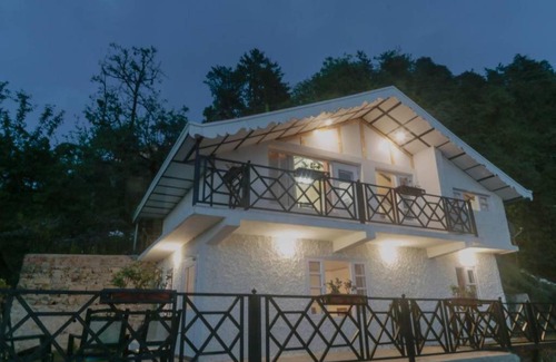 Shimla Apartamento | Rose Cottage at Mashobra's Private Heritage by Roamhome