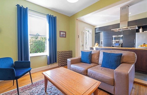 West Hobart Casa | Rose Cottage Charming Haven near CBD and Waterfront