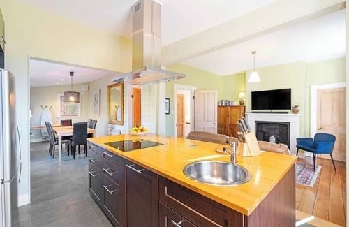 West Hobart Casa | Rose Cottage Charming Haven near CBD and Waterfront