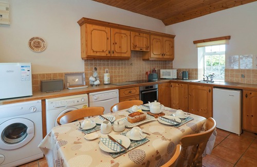 Ramsgrange Cabaña | ROSE COTTAGE, family friendly in Duncannon, County Wexford